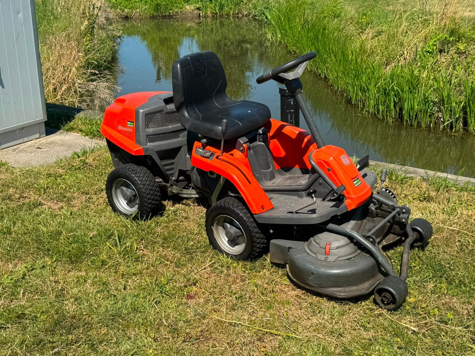 Husqvarna R111B frontmaaier zitmaaier en hydrostaat, Ophalen, Gebruikt, Elektrische starter