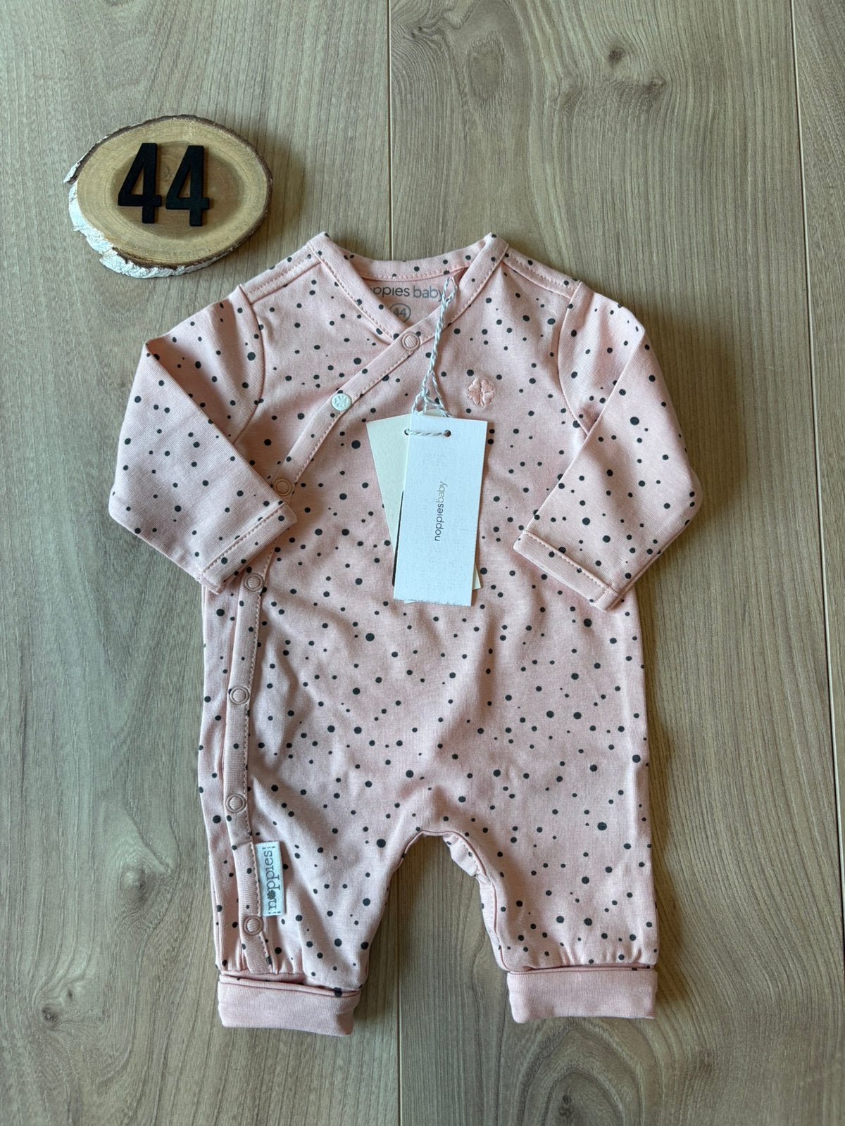 Mooi pakje in maat 44, met een lief motiefje, Ophalen of Verzenden, Nieuw, Meisje, Pakje
