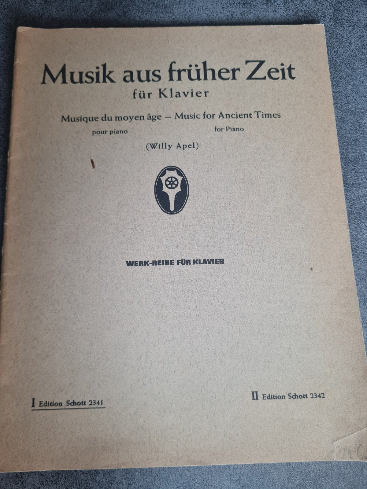 Muziek uit Vroegere Tijden voor Piano - Willy Apel, Muziek en Instrumenten, Gebruikt, Klassiek, Ophalen of Verzenden, Thema