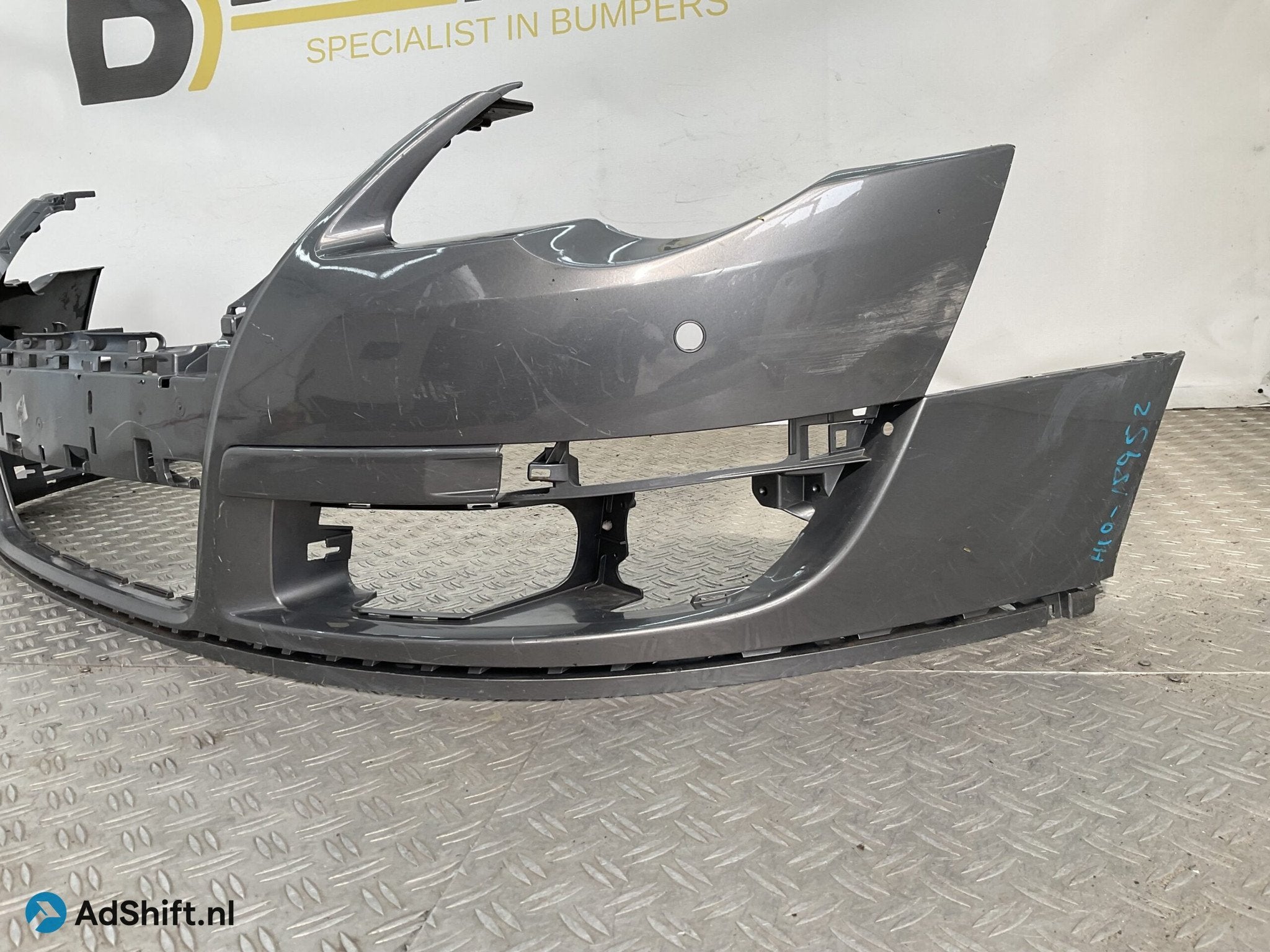 Bumper Volkswagen PASSAT B6 2010 3C0807221C Voorbumper H10-1, Auto-onderdelen, Carrosserie en Plaatwerk, Bumper