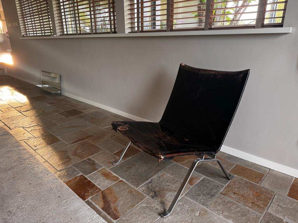 Fritz Hansen PK22 Fauteuil - Zwart Leer & Staal (Beschadigd), Gebruikt, Ophalen of Verzenden, 50 tot 75 cm, Leer