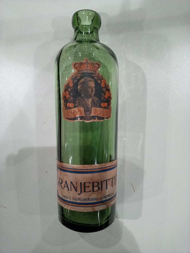 Antiek Fles oranjebitter Wilhelmina 1898 1945 Krul Dordrecht, Verzamelen, Ophalen of Verzenden, Zo goed als nieuw, Nederland, Overige typen