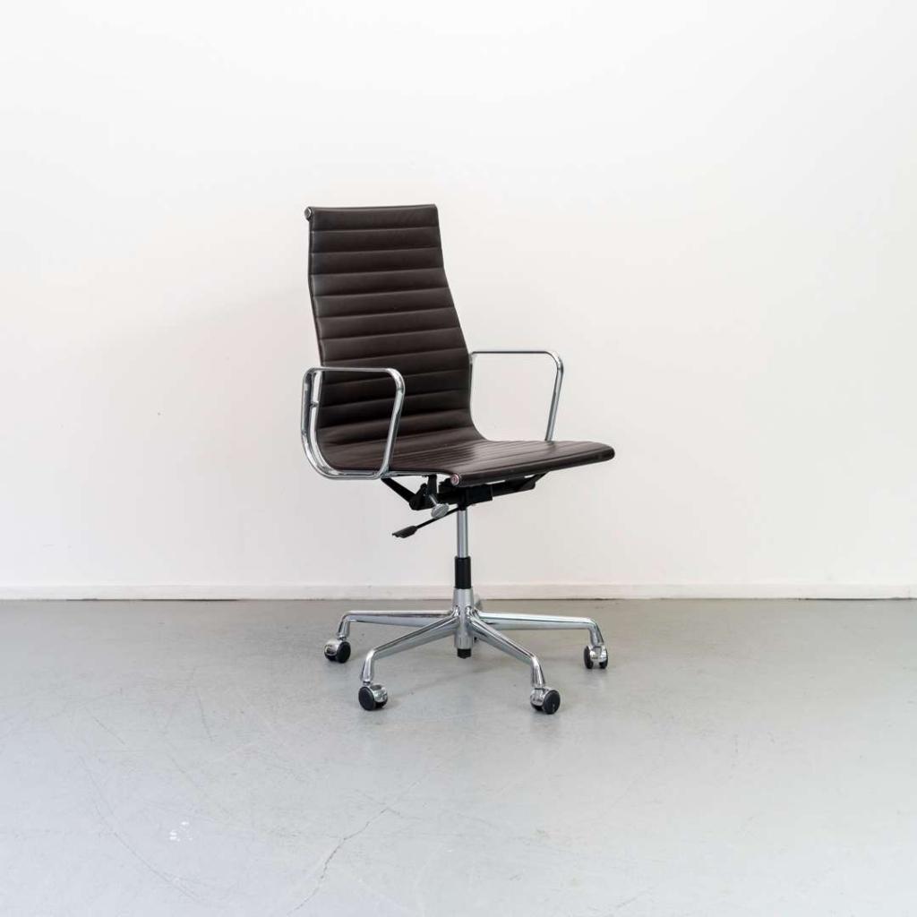 11x Vitra Eames EA 119 Bureaustoel Donkerbruin Leer – Chroom, Huis en Inrichting, Bureaustoelen, Niet ingevuld, Bruin, Niet ingevuld