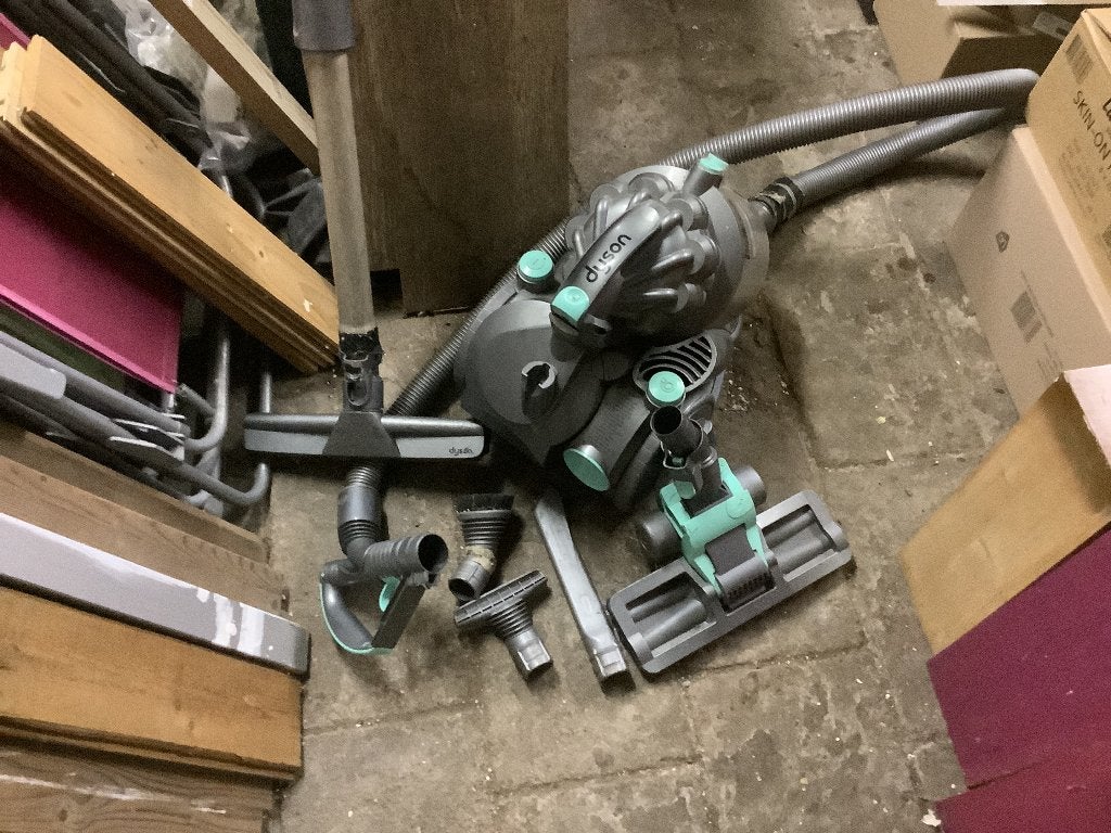 Dyson stofzuiger DC08 voor onderdelen, Witgoed en Apparatuur, Stofzuigers, Ophalen of Verzenden