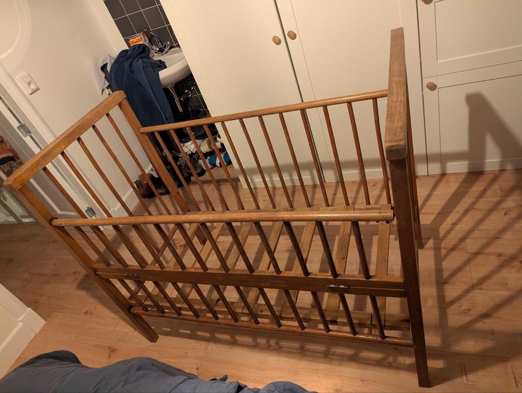 Vintage baby/peuterbed - ook te gebruiken als cosleeper, Ophalen, Gebruikt, Ledikant