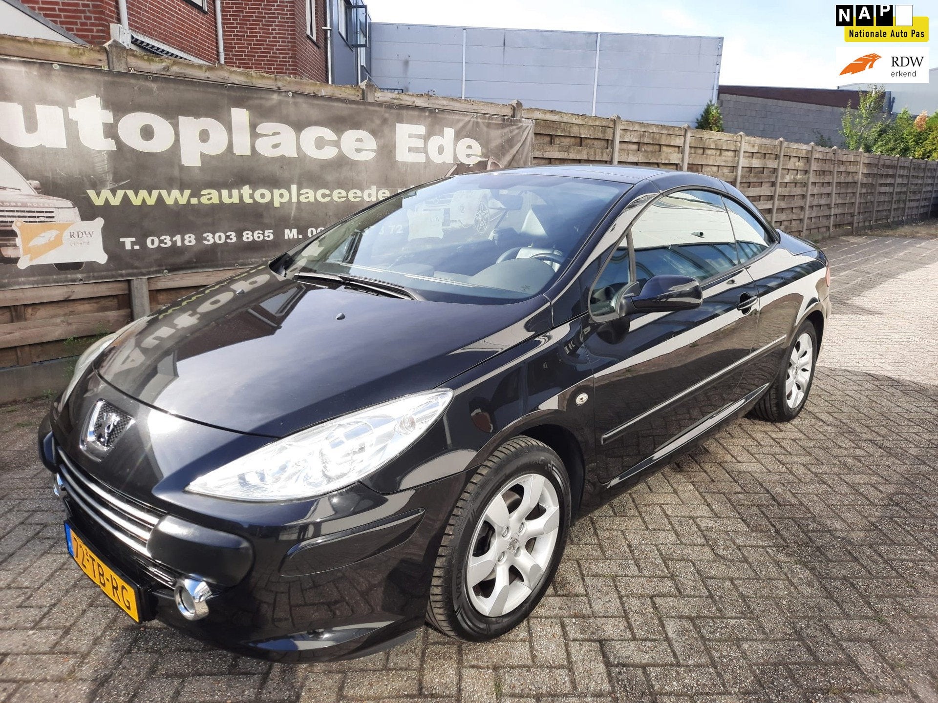 Peugeot 307 CC 2.0-16V CABRIO AUTOMAAT AIRCO 2006, Auto's, Peugeot, Gebruikt, Zwart, 4 cilinders, Cabriolet