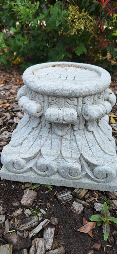Decoratieve Sokkel van Steen voor Tuinbeelden, Tuin en Terras, Tuinbeelden, Ophalen, Gebruikt, Steen, Abstract beeld