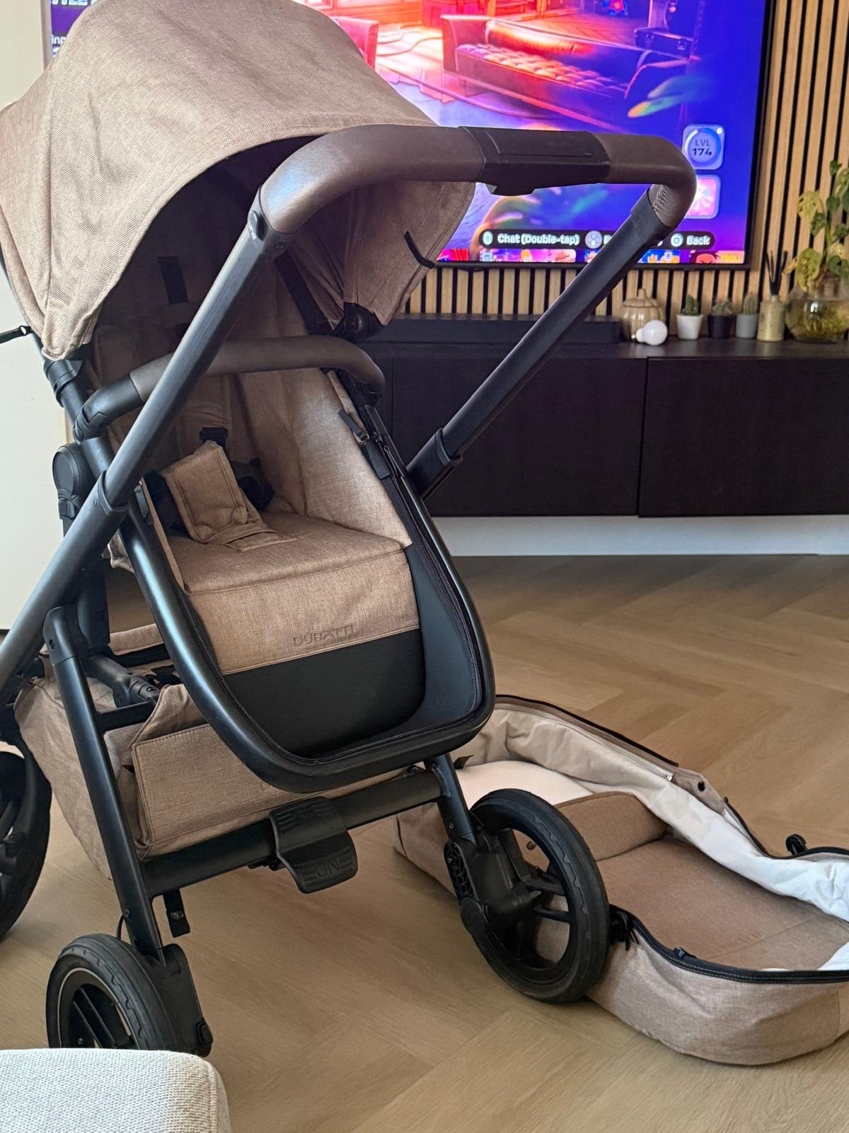 Dubatti One Kinderwagen met Reiswieg en Adapters, Overige merken, Ophalen of Verzenden, Zo goed als nieuw, Combiwagen