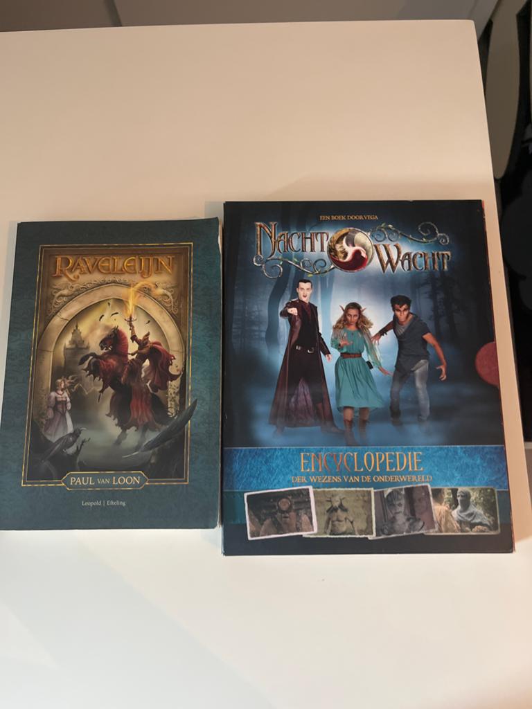 Raveleijn & Nachtwacht Encyclopedie - Fantasy Boeken, Ophalen of Verzenden, Zo goed als nieuw