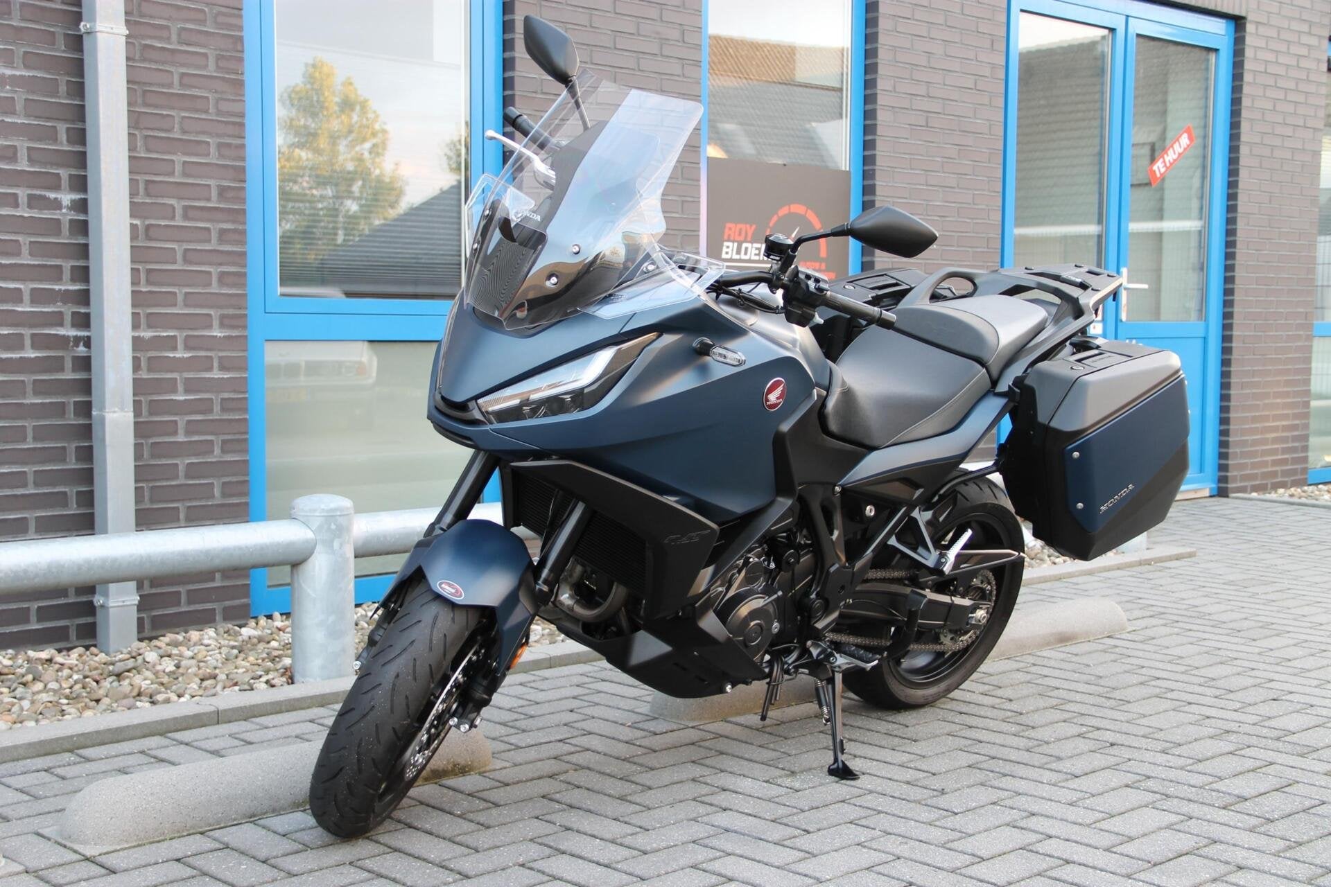 Honda NT1100 DCT 2023 Handvatverwarming NIEUWSTAAT, Cco@honda-eu.com, Honda Motor Europe, Bedrijf, Handvatverwarming