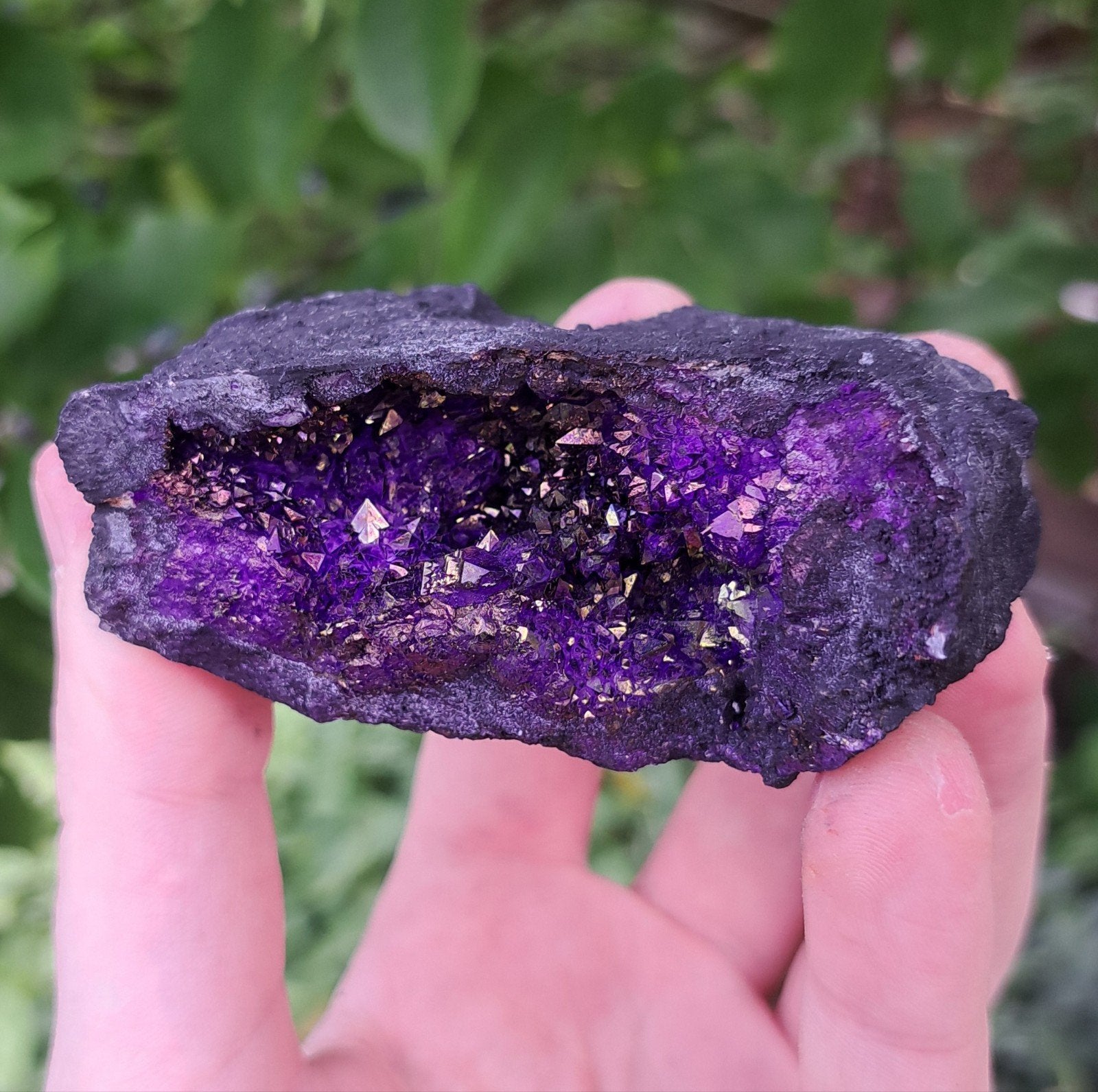 Paarse Bergkristal geode edelsteen kristal edelstenen steen, Verzamelen, Ophalen of Verzenden