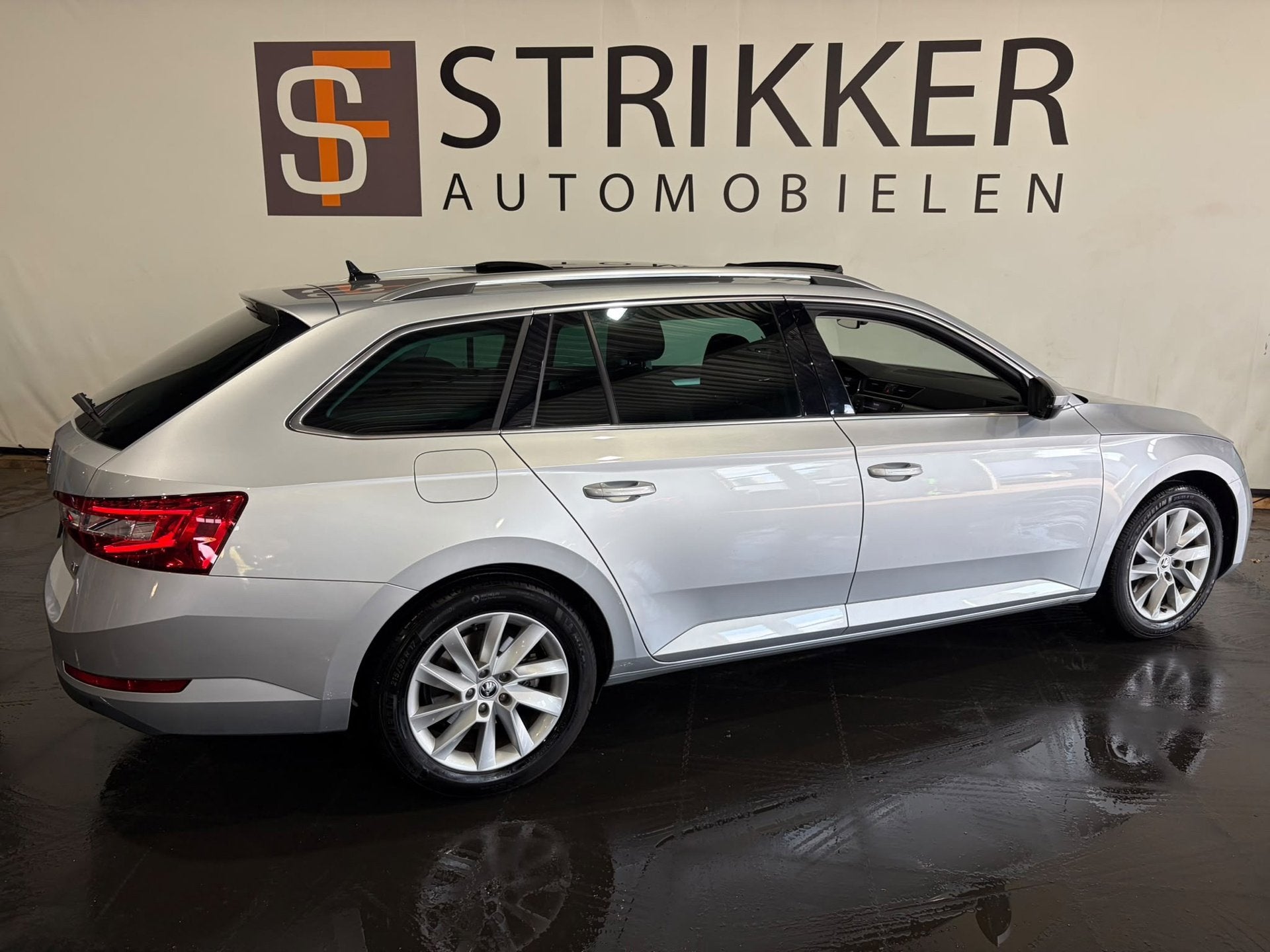 Skoda Superb Combi 1.4 TSI iV Business Edition Plus, Auto's, Dealer onderhouden, Gebruikt, Alcantara, Plug-in hybride