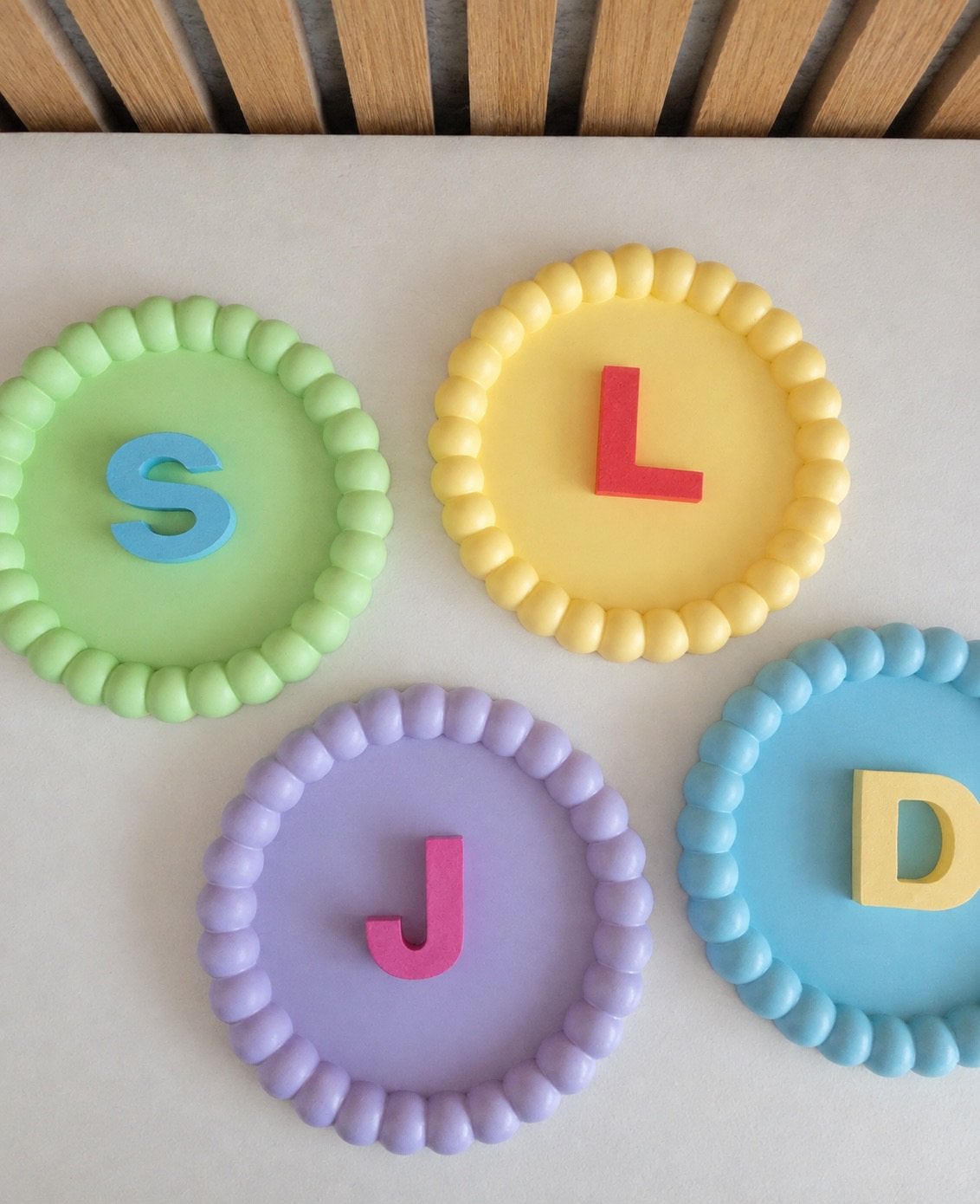 Wandbordje bubble met letter gepersonaliseerd, Antiek en Kunst, Ophalen of Verzenden