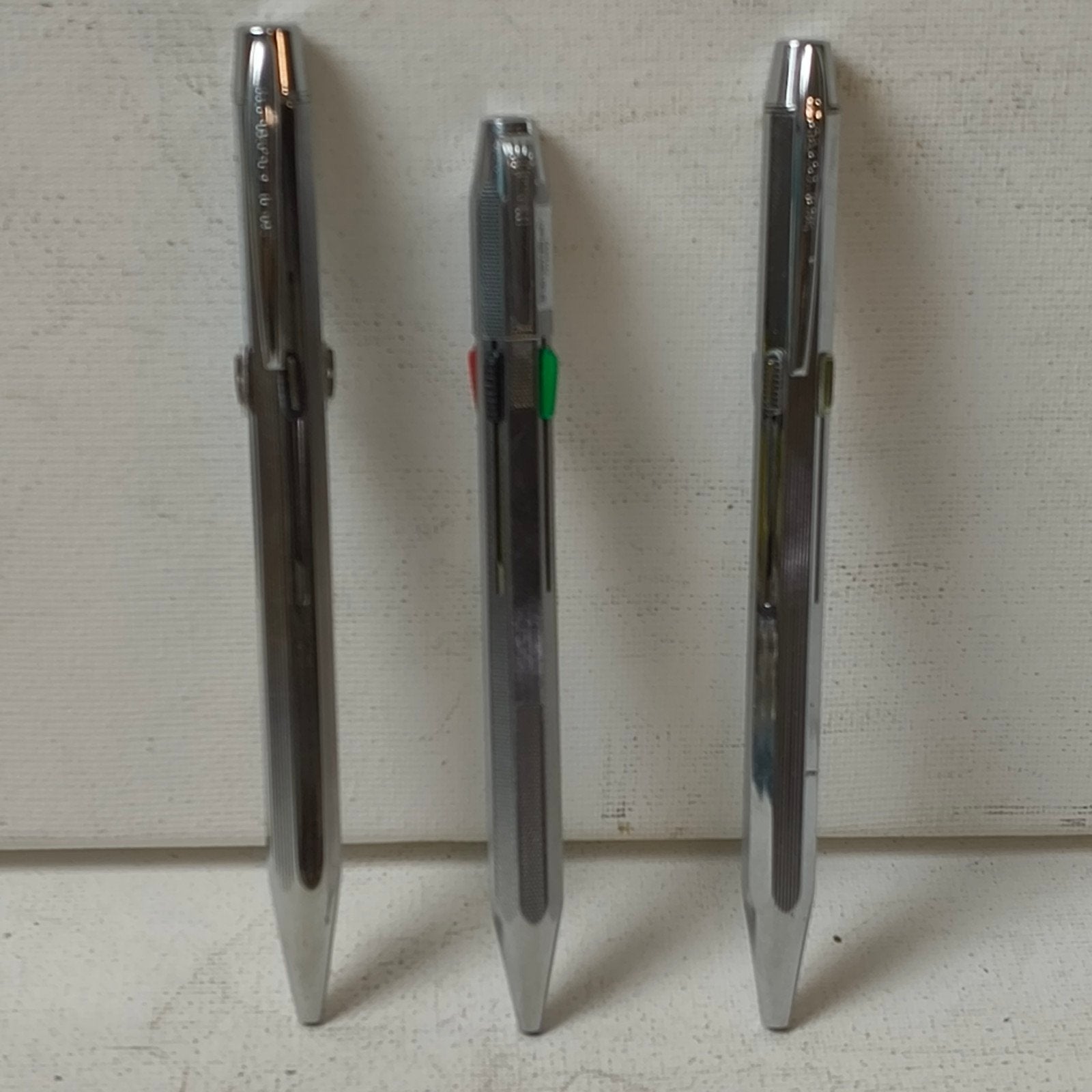 3 Vintage 4 kleuren pennen zeldzame Fend, Verzamelen, Pennenverzamelingen, Ophalen of Verzenden, Gebruikt, Balpen, Overige merken