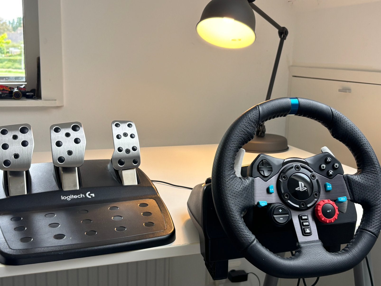 Logitech G29 stuur + pedalen, Spelcomputers en Games, Spelcomputers | Sony PlayStation Consoles | Accessoires, Ophalen, Zo goed als nieuw