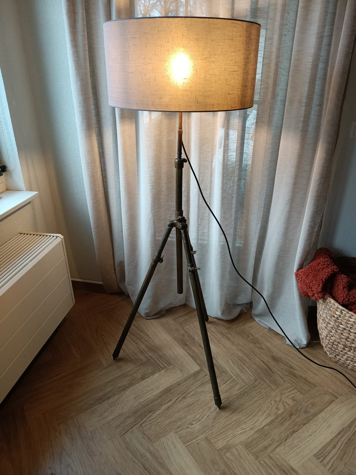 Zeldzame antieke driepoot vloerlamp | 100% messing, Ophalen