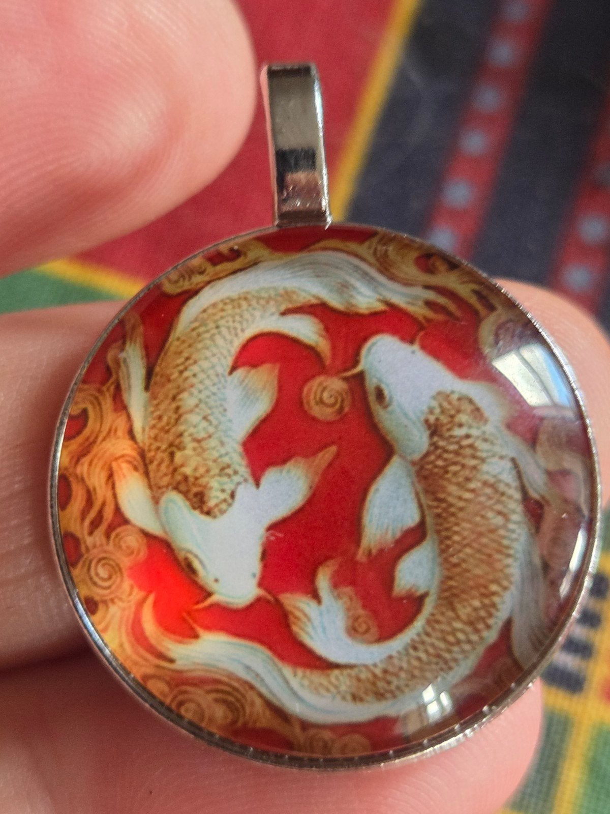 Nieuw Glas Hanger met Koi Karpers - Yin Yang Symbool, Glas of Kristal, Nieuw, Ophalen of Verzenden, Rood