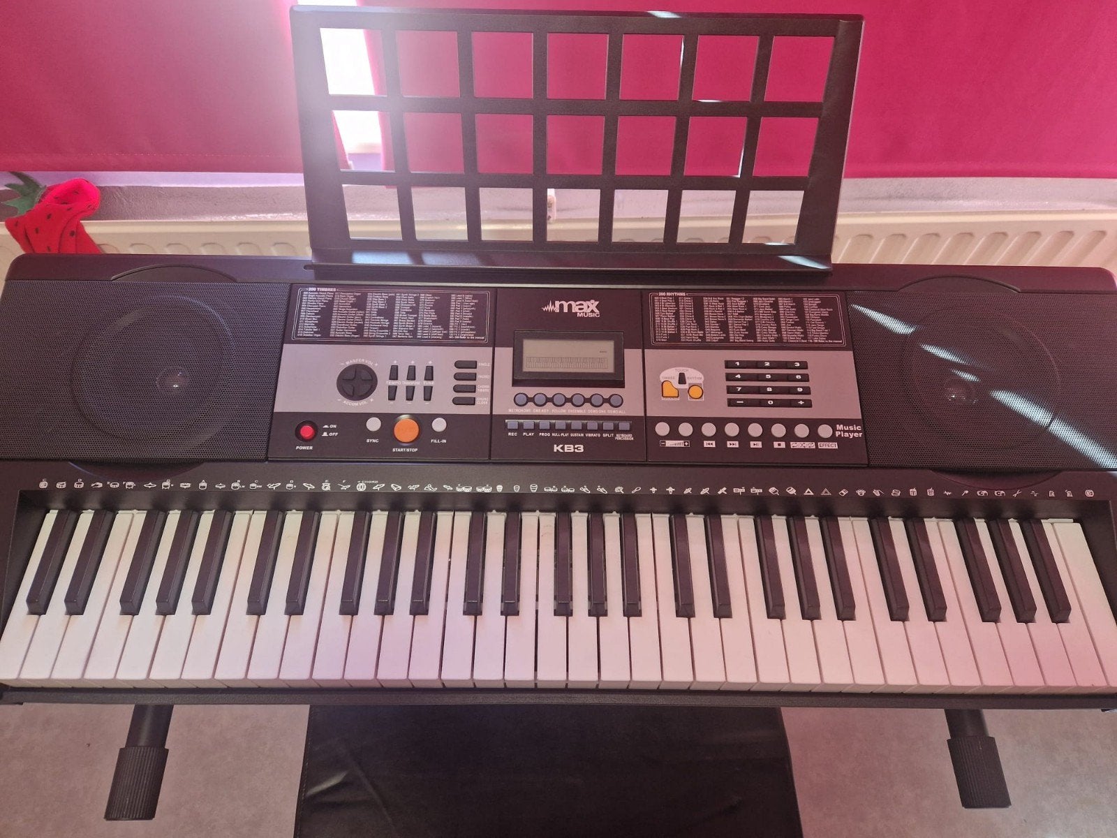Keyboard Max KB3 met bankje en standaard, Muziek en Instrumenten, Keyboards, 61 toetsen, Zo goed als nieuw, Met standaard, Ophalen