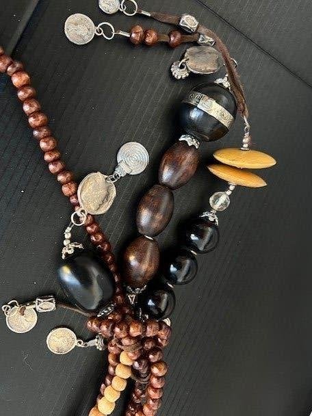 BOHO STYLE IBIZA ketting met houten kralen en munten, Bruin, Verzenden, Nieuw, Overige materialen