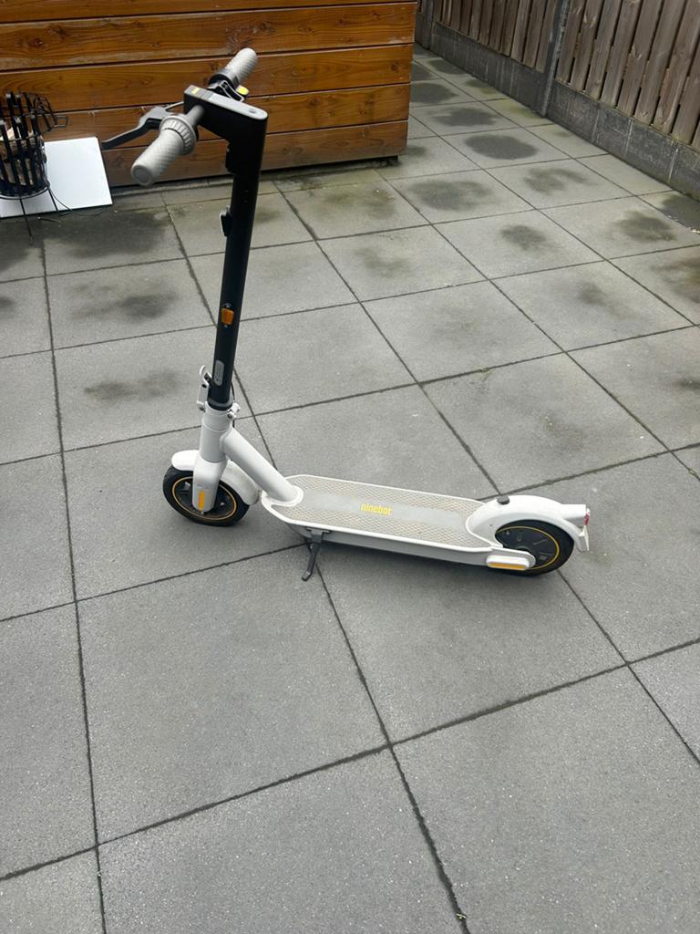 Nine bot electrische step, Fietsen en Brommers, Steps, Ophalen of Verzenden, Zo goed als nieuw, Elektrische step (E-scooter)