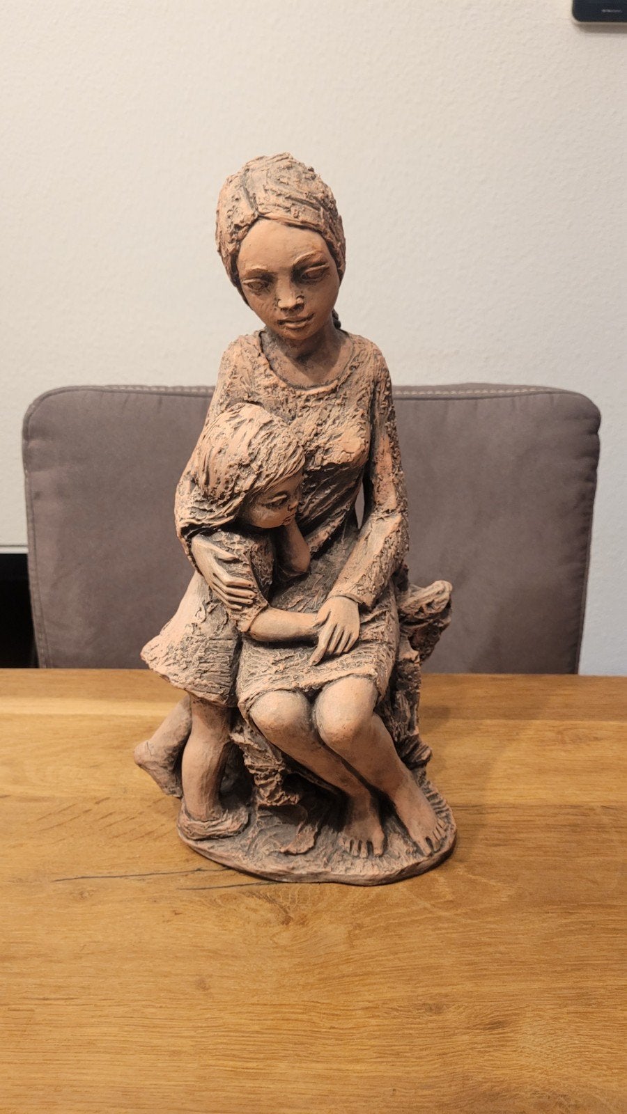Moeder en kind beeld - Terracotta/Aardewerk, Antiek en Kunst, Ophalen, Groep mensen, Handgemaakt, 20 - 50 cm