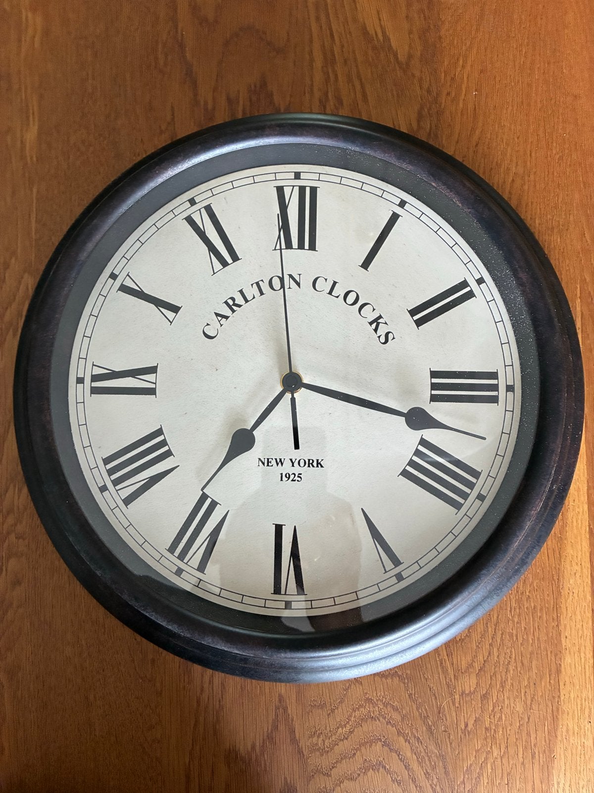 Carlton Clocks New York 1925 Wandklok met Romeinse Cijfers, Huis en Inrichting, Woonaccessoires | Klokken, Ophalen of Verzenden