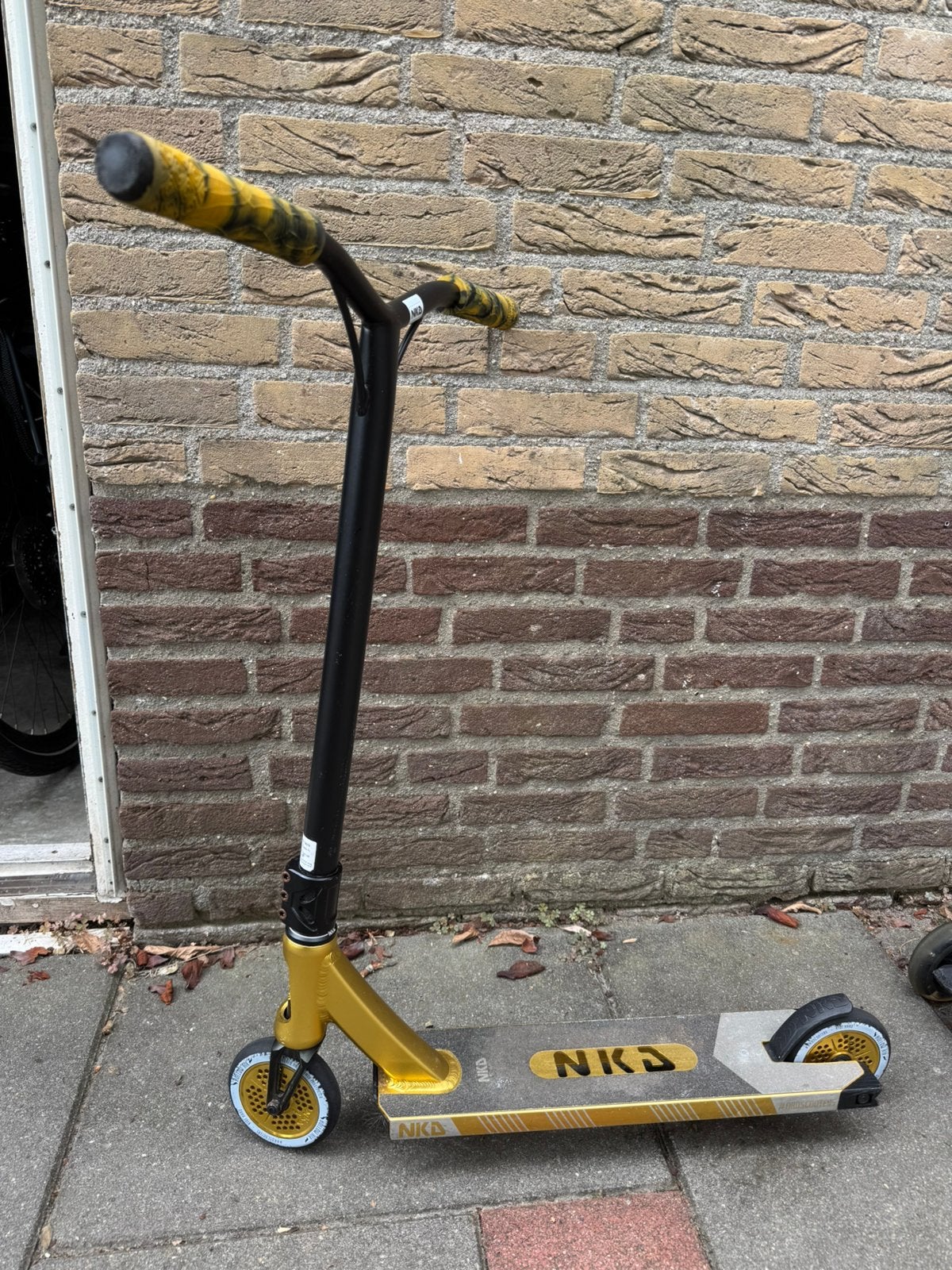 NKD Fuel stunt scooter Gold with short deck, Fietsen en Brommers, Steps, Ophalen, Zo goed als nieuw, Gewone step