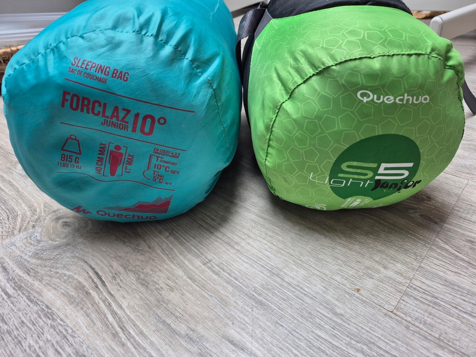 2 Quechua junior slaapzakken t/m 140cm, Ophalen
