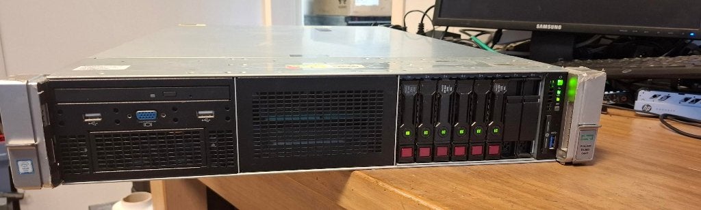 HP Proliant DL380 Gen9 met 16 cores, 2 tot 3 Ghz, 32 GB, Hot swappable onderdelen, Refurbished