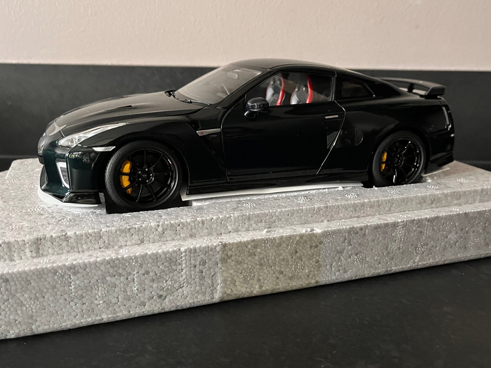 Nissan GT-R (R35) Track Edition Motorhelix 1:18, Hobby en Vrije tijd, Modelauto's | 1:18, Ophalen of Verzenden, Nieuw, Auto, Overige merken