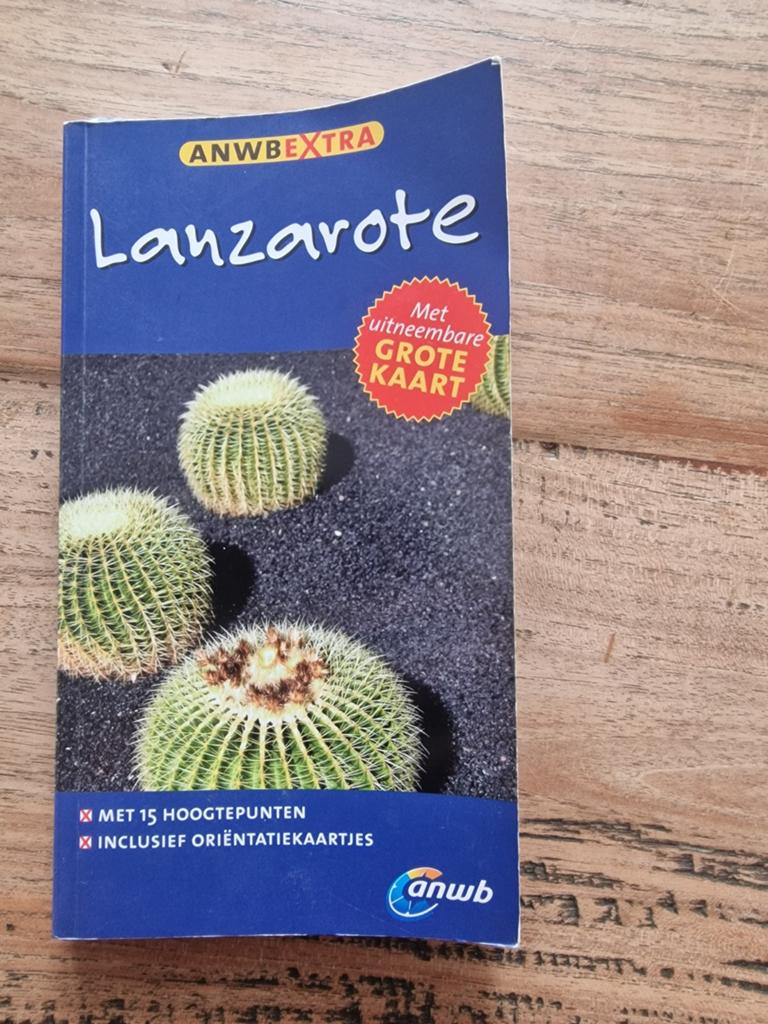 ANWB Extra Lanzarote Reisgids met uitneembare kaart, Europa, Ophalen of Verzenden, Zo goed als nieuw, Reisgids of -boek
