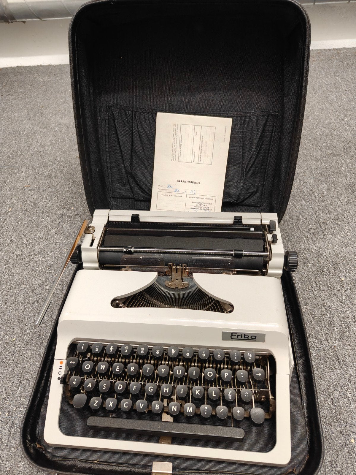 Erika typemachine met koffer en garantiebewijs 1987, Diversen, Ophalen of Verzenden