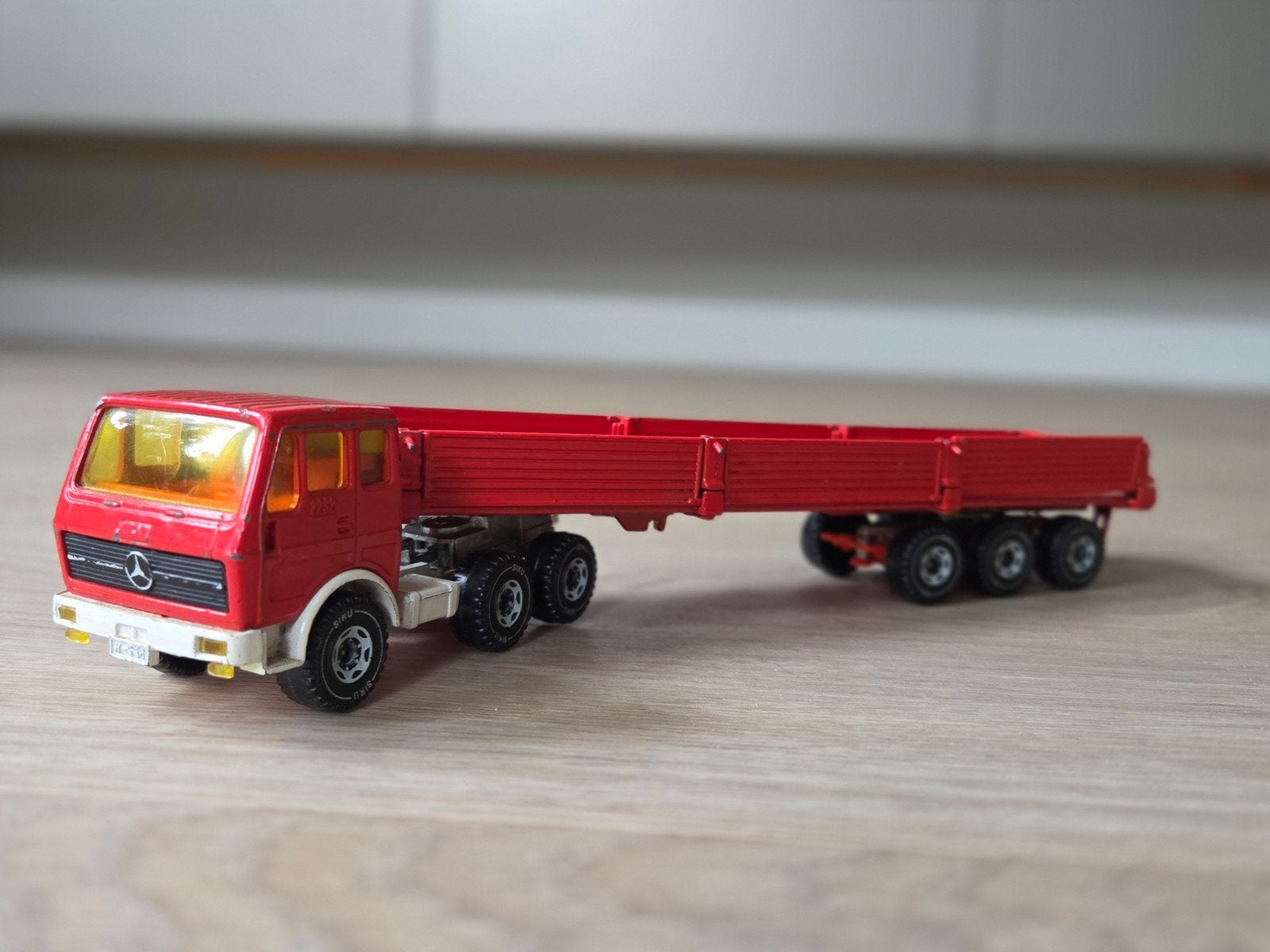 Vintage Siku Mercedes-Benz 2232 Vrachtwagen met Oplegger, Ophalen of Verzenden, Gebruikt, Bus of Vrachtwagen, SIKU