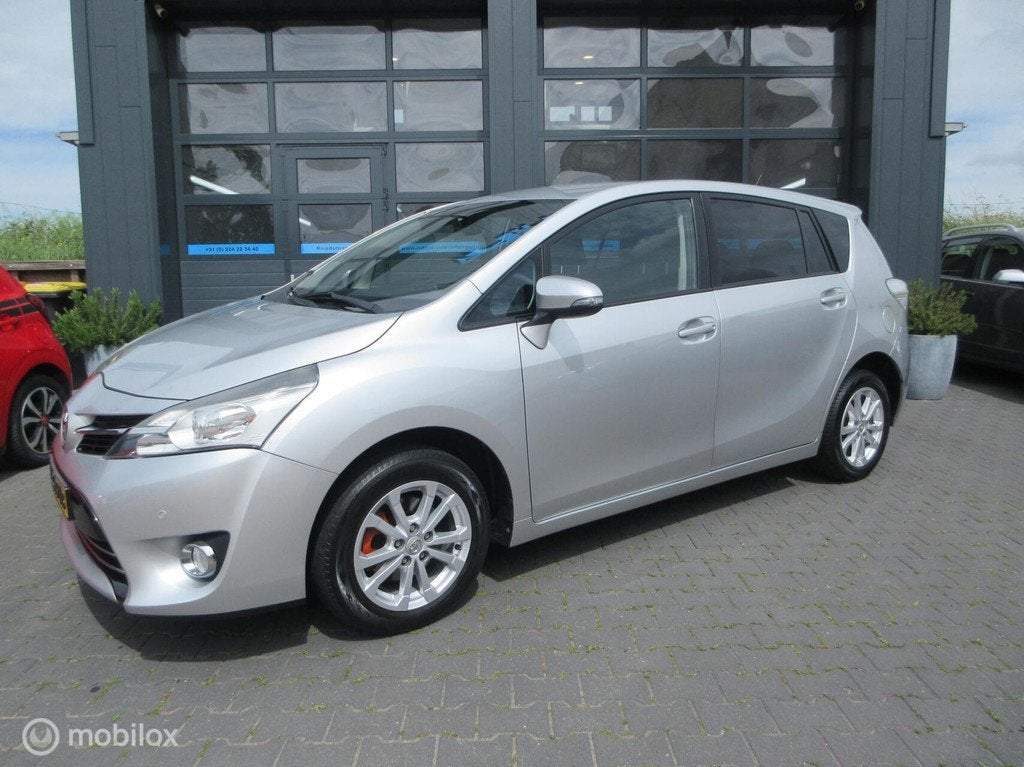 Toyota Verso 1.8 VVT-i Aspiration 7p Aut 95dkm! Trekhaak Cam, Auto's, Toyota, Euro 5, Gebruikt, 4 cilinders, 7 stoelen