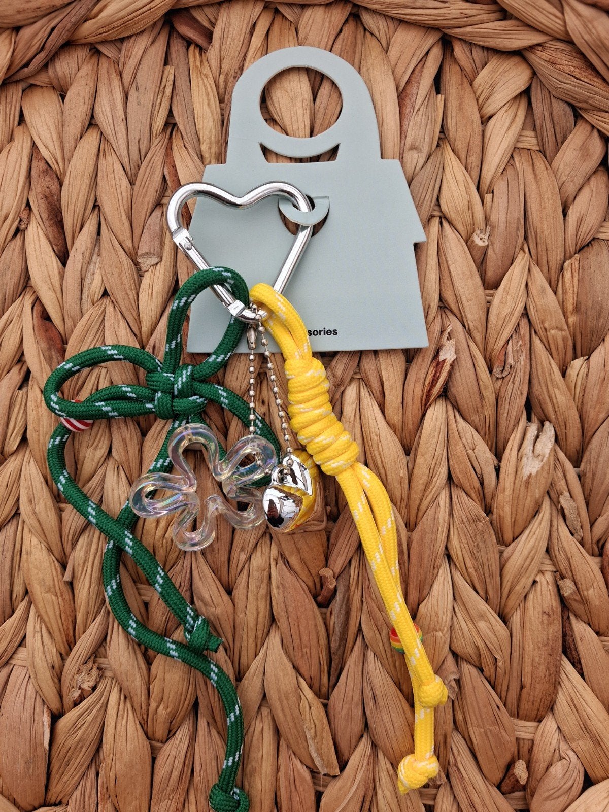 Nieuwe tassenbedel met kleurrijke touwen en hartgesp, Ophalen of Verzenden