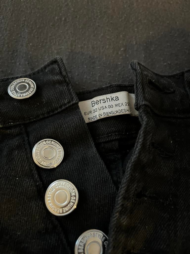 Zwarte Bershka Korte Broek - Maat 32 (XS), Kort, Zwart, Ophalen of Verzenden, Maat 34 (XS) of kleiner