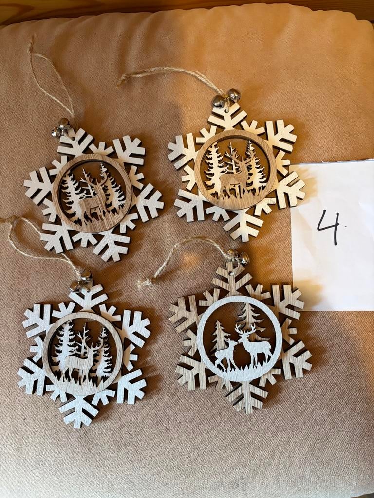 4 kerstdecoratie hout sneeuwvlokken met dennenboom, Diversen, Kerst, Ophalen of Verzenden, Zo goed als nieuw