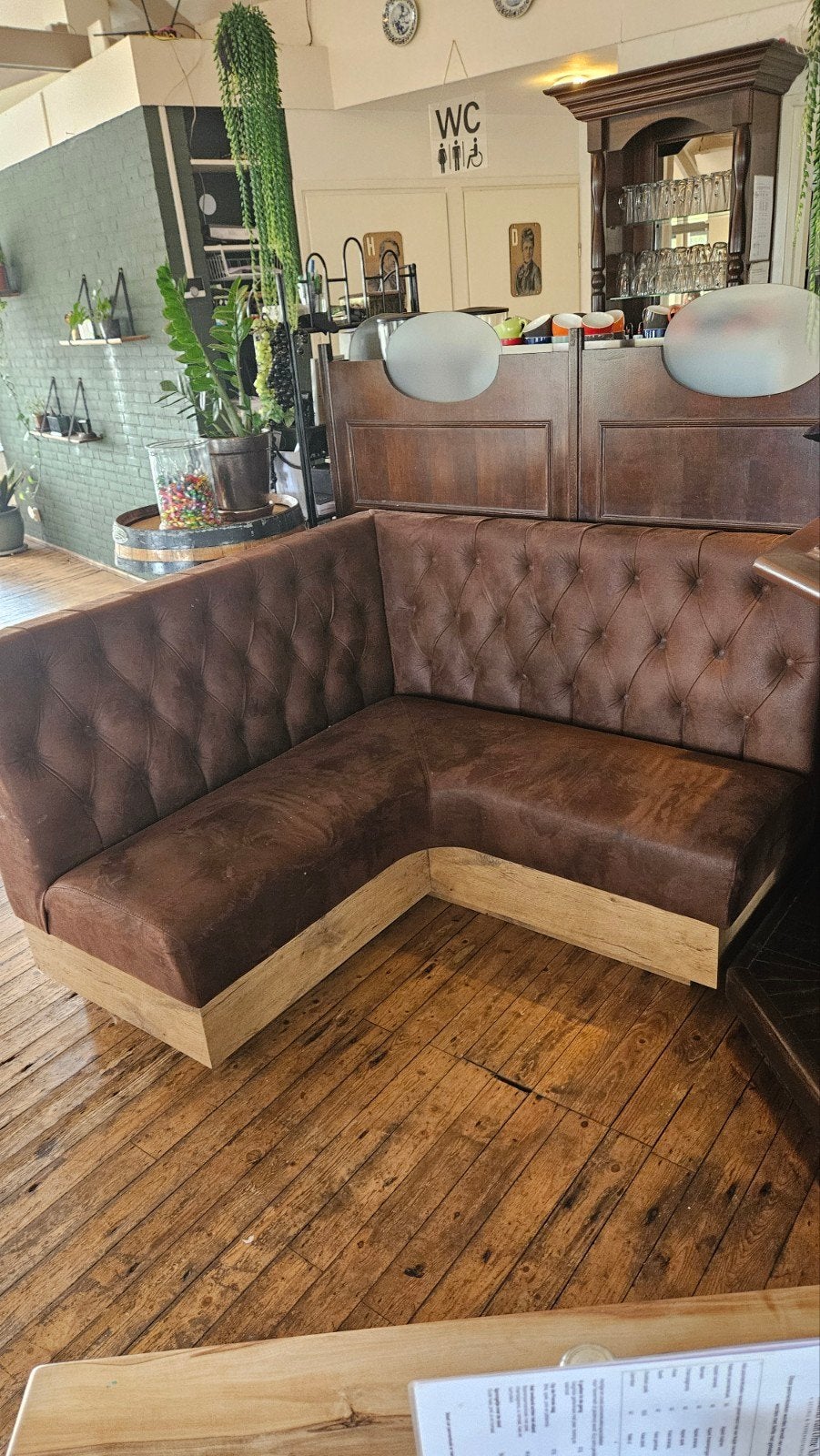 L-vormige bank met houten onderstel, Ophalen, Gebruikt, Hout, Horeca, Klassiek, Robuust