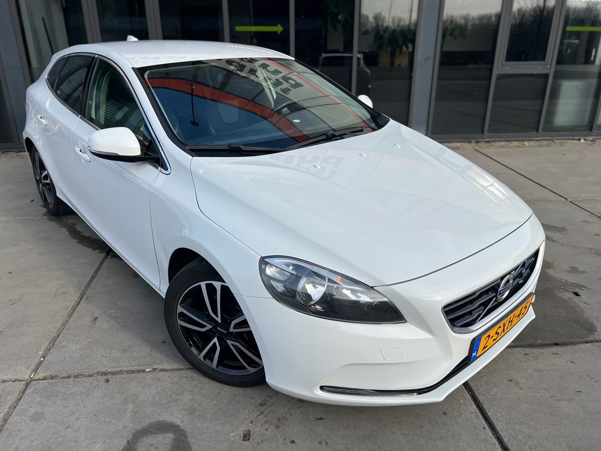 Volvo V40 1.6 D2 Momentum - Leer - Navi - Pdc -, Auto's, Voorwielaandrijving, Euro 5, Stof, Gebruikt
