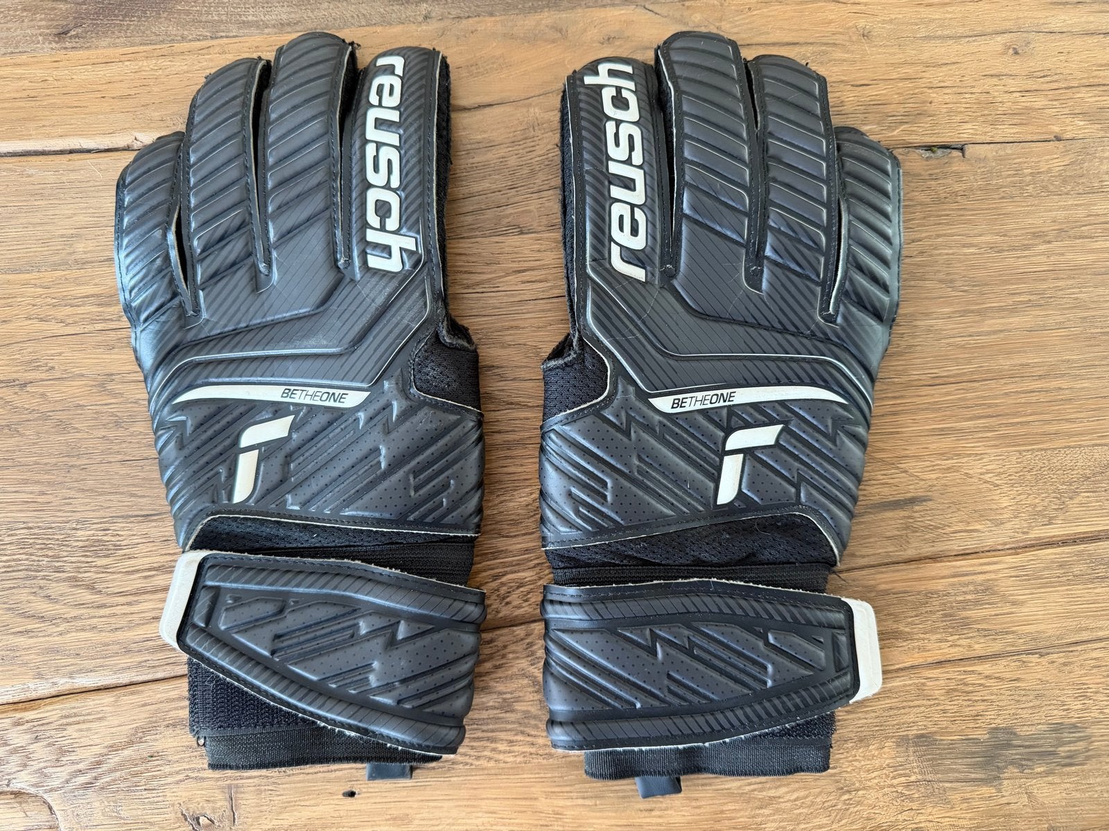 Reusch Attrakt Keepershandschoenen -  nieuw, Maat M, Ophalen, Zo goed als nieuw, Handschoenen