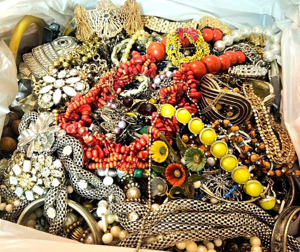GEZOCHT partij sieraden vintage of nieuw, Ophalen of Verzenden, Overige materialen, Overige typen