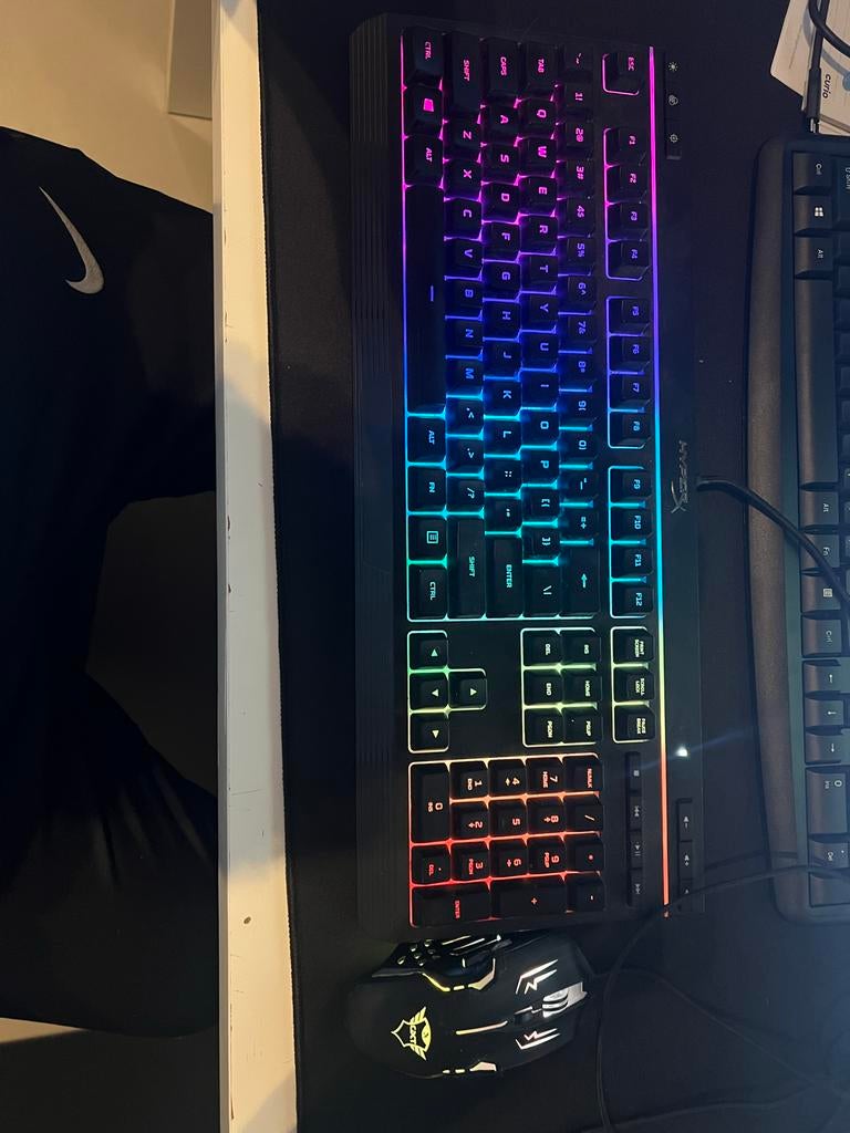 HyperX Gaming Toetsenbord en Muis Set - RGB Verlichting, Computers en Software, Toetsenborden, Zo goed als nieuw, Qwerty, Bedraad