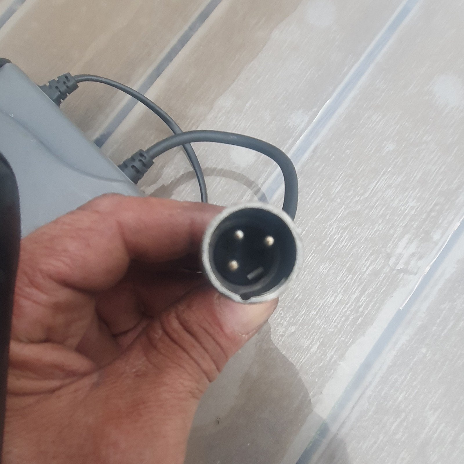 lader voor e-bike met 5 pins
