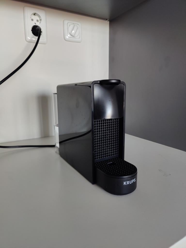 Krups Nespresso Essenza Mini XN110, Witgoed en Apparatuur, Koffiezetapparaten, Espresso apparaat, Ophalen of Verzenden, Zo goed als nieuw
