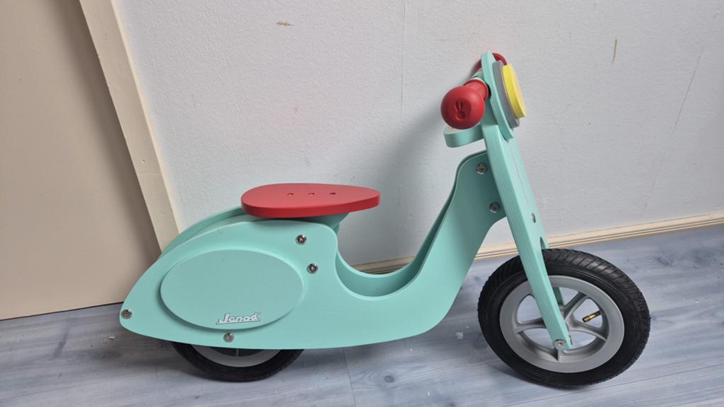 Gloednieuwe houten scooter loopfiets, Kinderen en Baby's, Speelgoed | Buiten | Voertuigen en Loopfietsen, Nieuw, Loopfiets, Ophalen