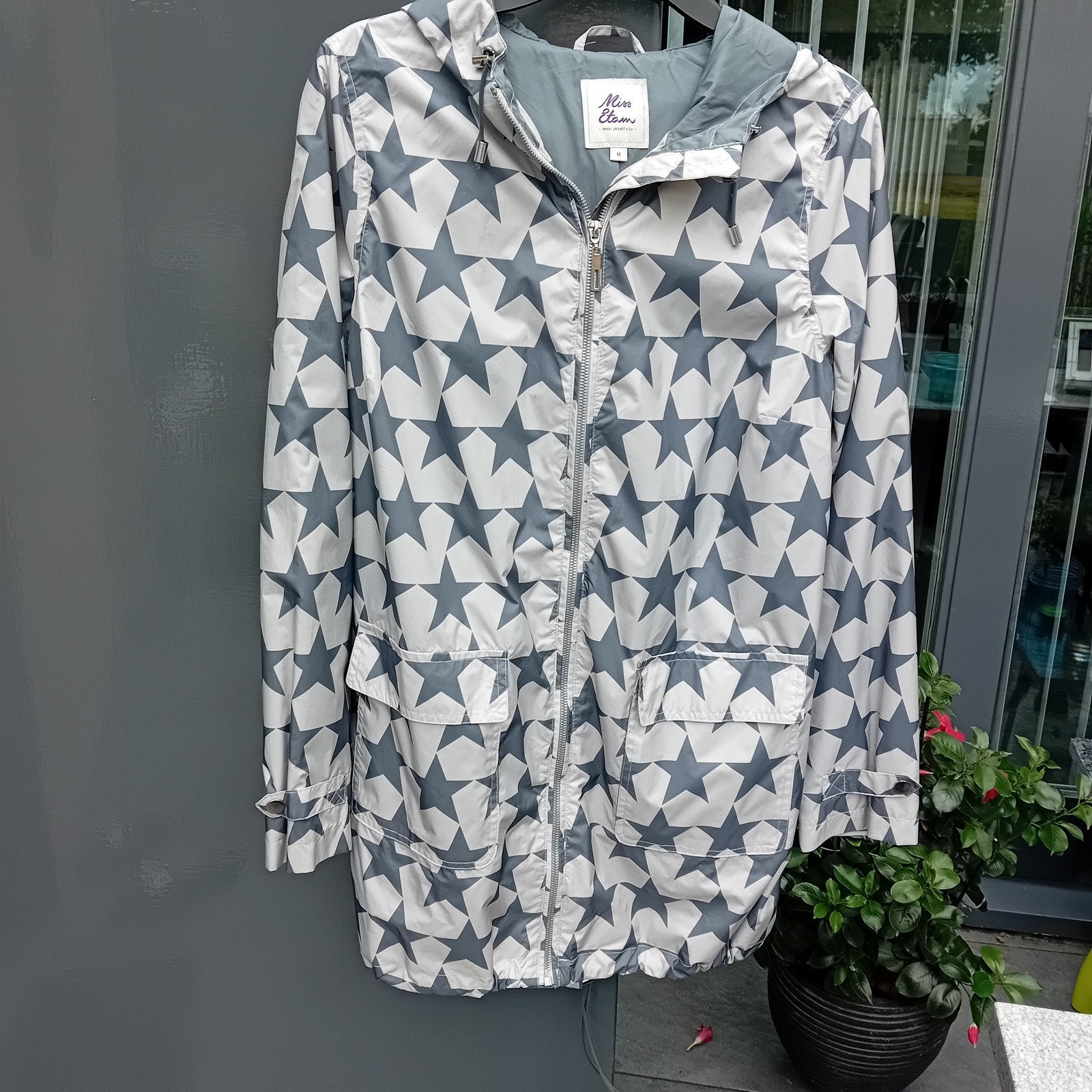 Miss Etam regenjas met sterrenprint - Maat M, Kleding | Dames, Maat 38/40 (M), Ophalen of Verzenden, Zo goed als nieuw, Miss Etam
