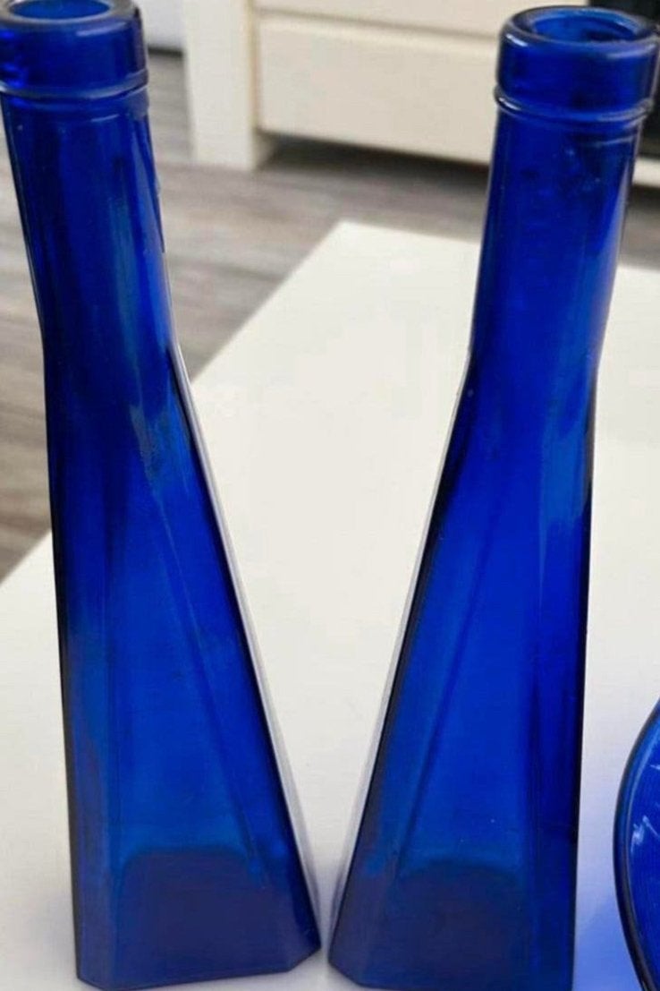 2x Kobaltblauwe Glazen Flessen - Decoratief, Huis en Inrichting, Ophalen of Verzenden, Zo goed als nieuw, Blauw, Glas