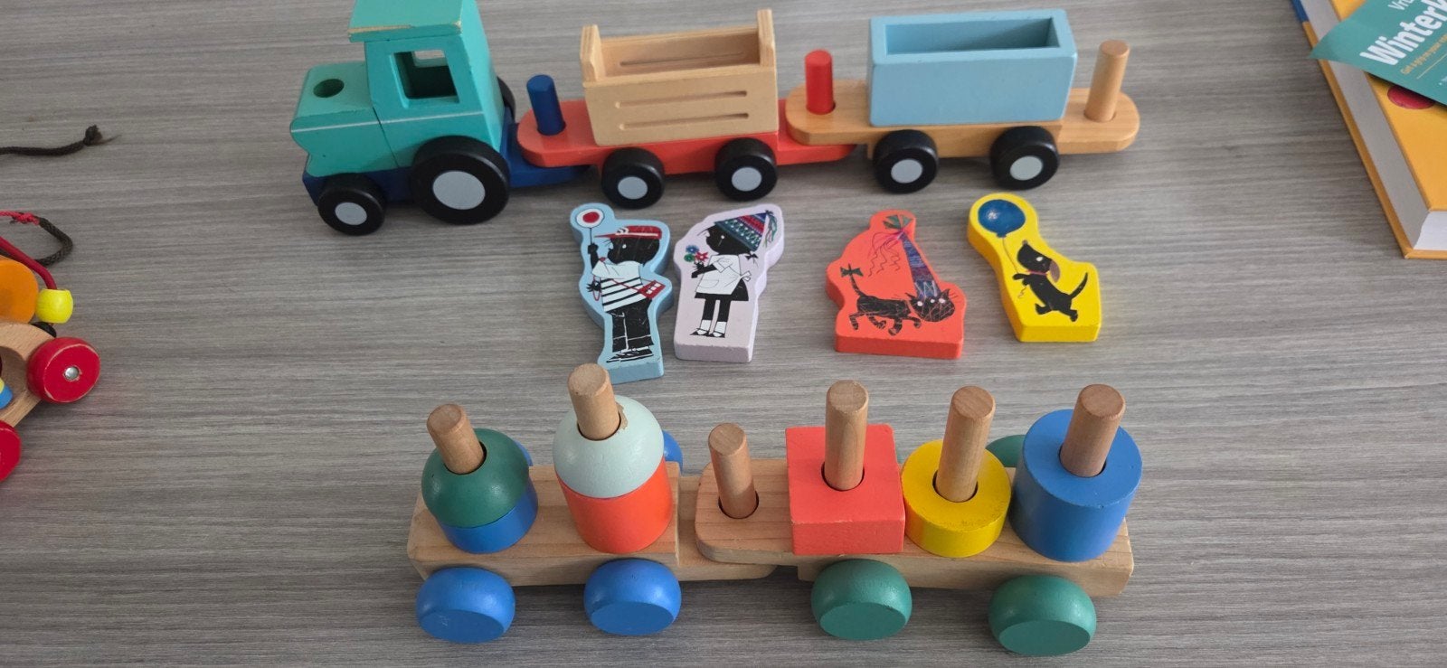 2 houten treinen hema, Ophalen of Verzenden, Gebruikt, Overige typen