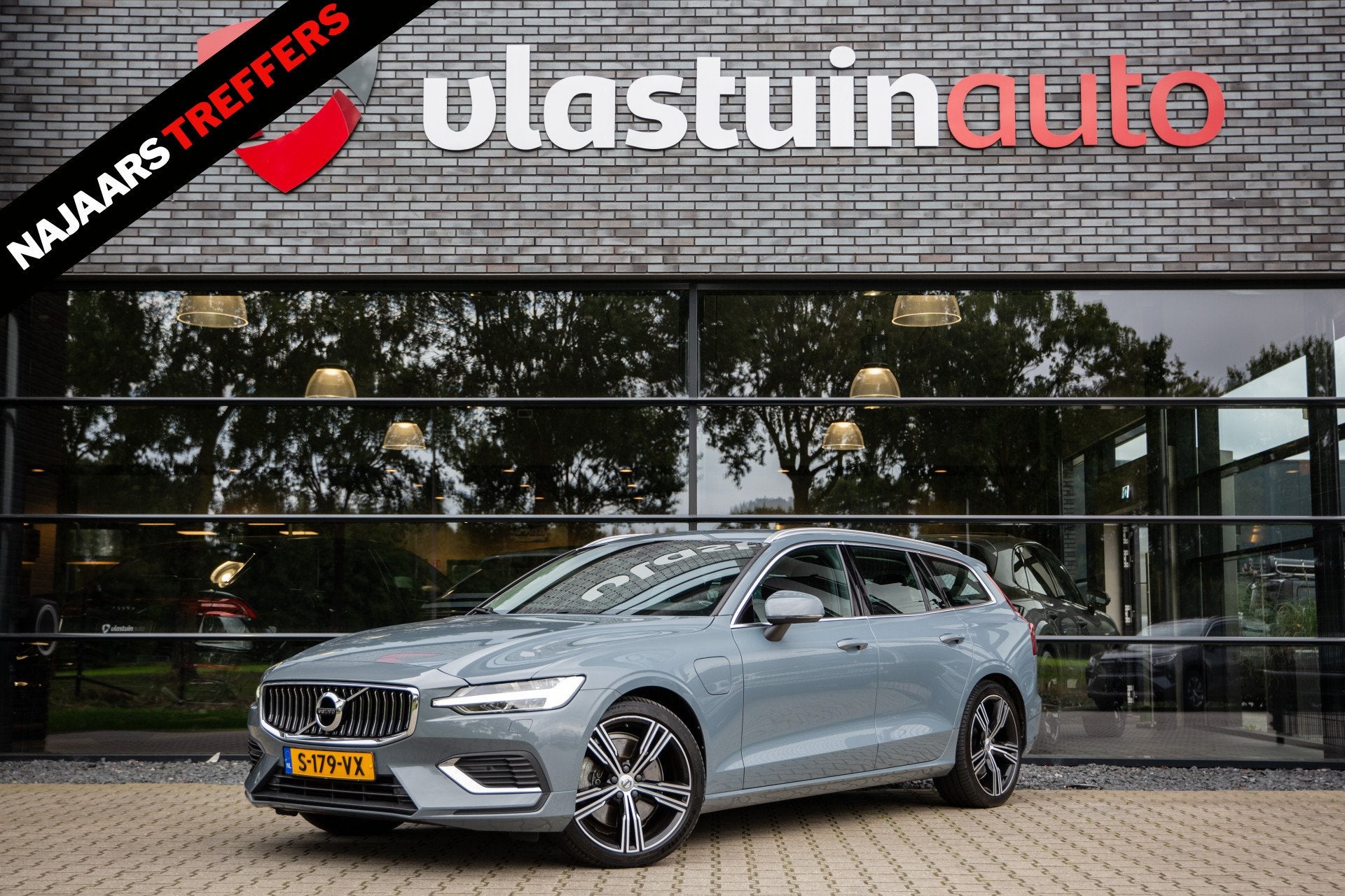 Volvo V60 2.0 T8 Recharge AWD R-Design , Trekhaak, Cruise co, Automaat, Gebruikt, 4 cilinders, Leder