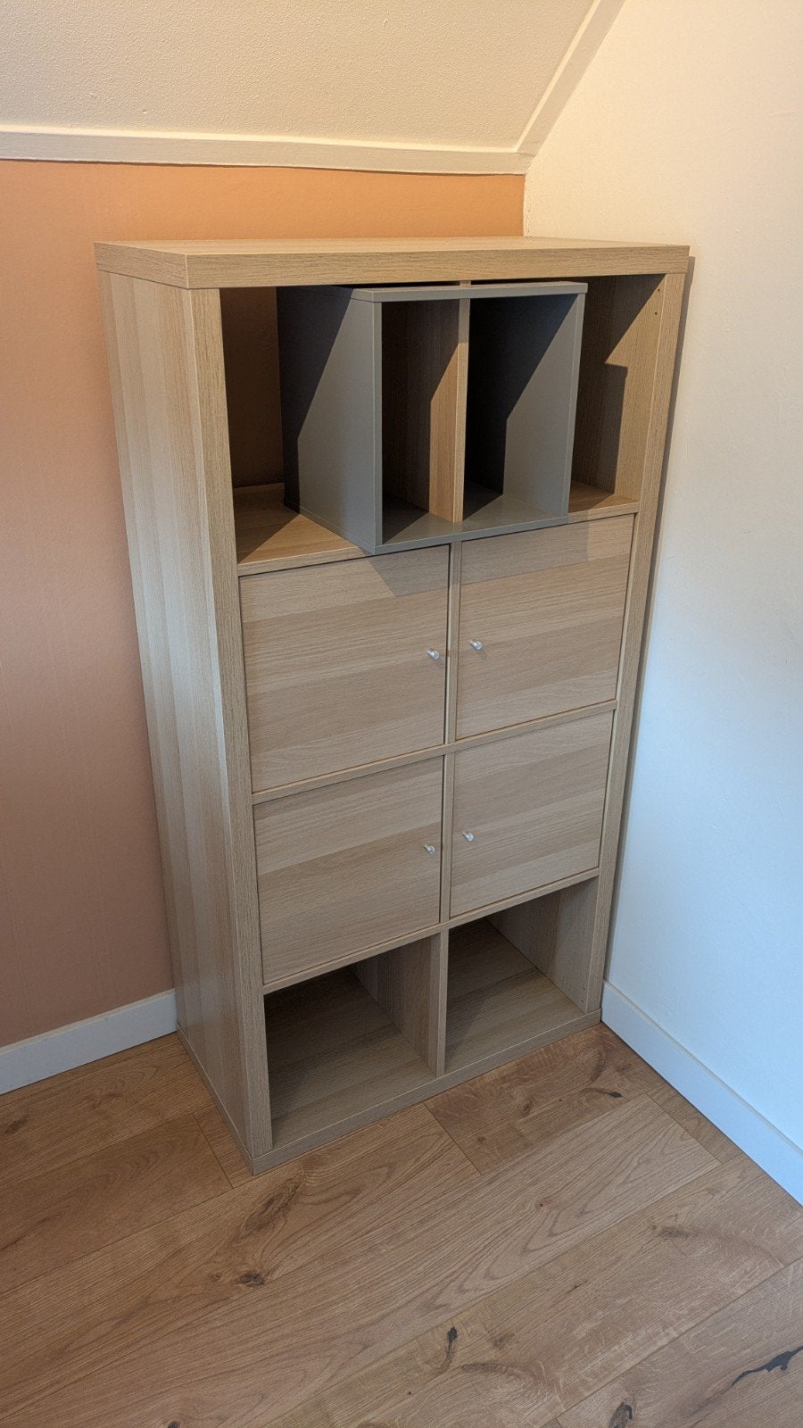 Kallax kast licht hout 8x2 met 4 deurtjes en inzetstuk, Ophalen, Gebruikt